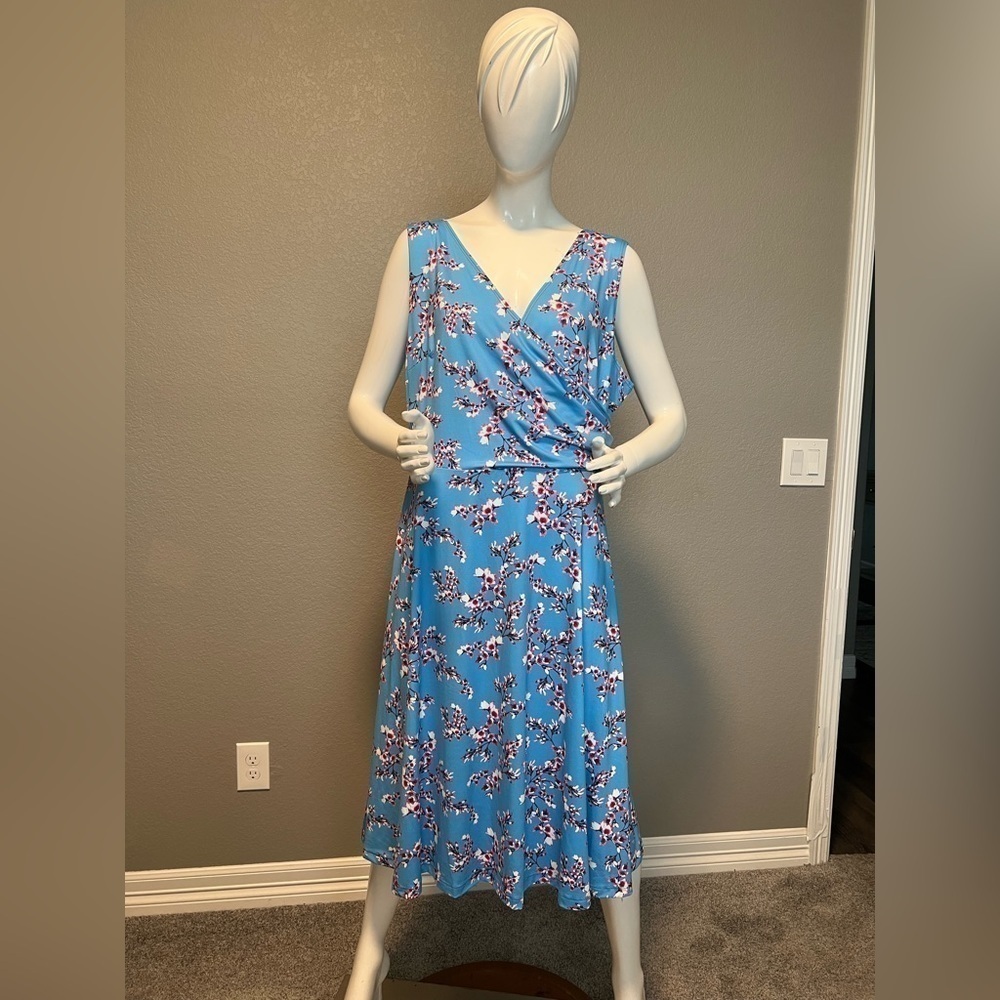 NWT LBISSE FLORAL DEEP V NECK FIT & FLARE DRESS